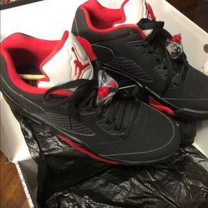 Jordan 01/30 RETRO 5 LO RD/BK